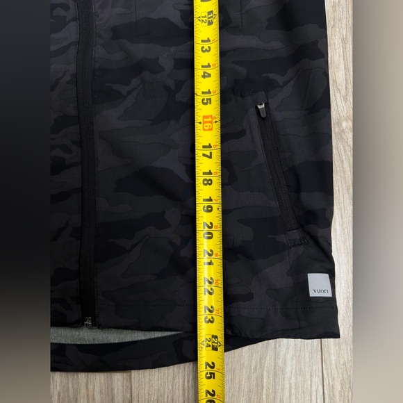 Vuori Camo Hooded Jacket VW501 Black Camo Full Zip Lightweight XS - Picture 8 of 9